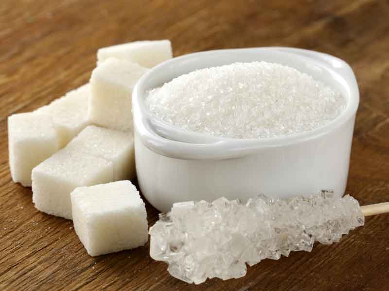 Zucker in drei Varianten: lose, Würfel und Kandis
